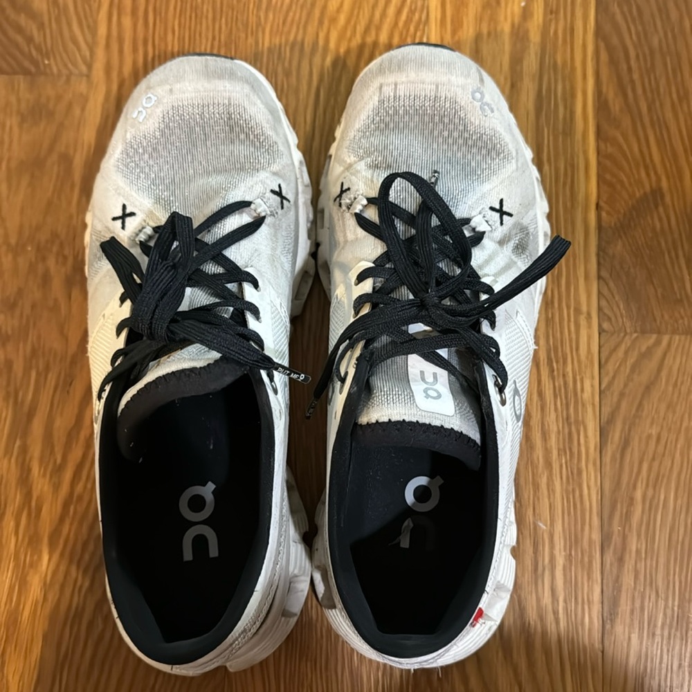 On cloud x3 sneakers size US 7.5